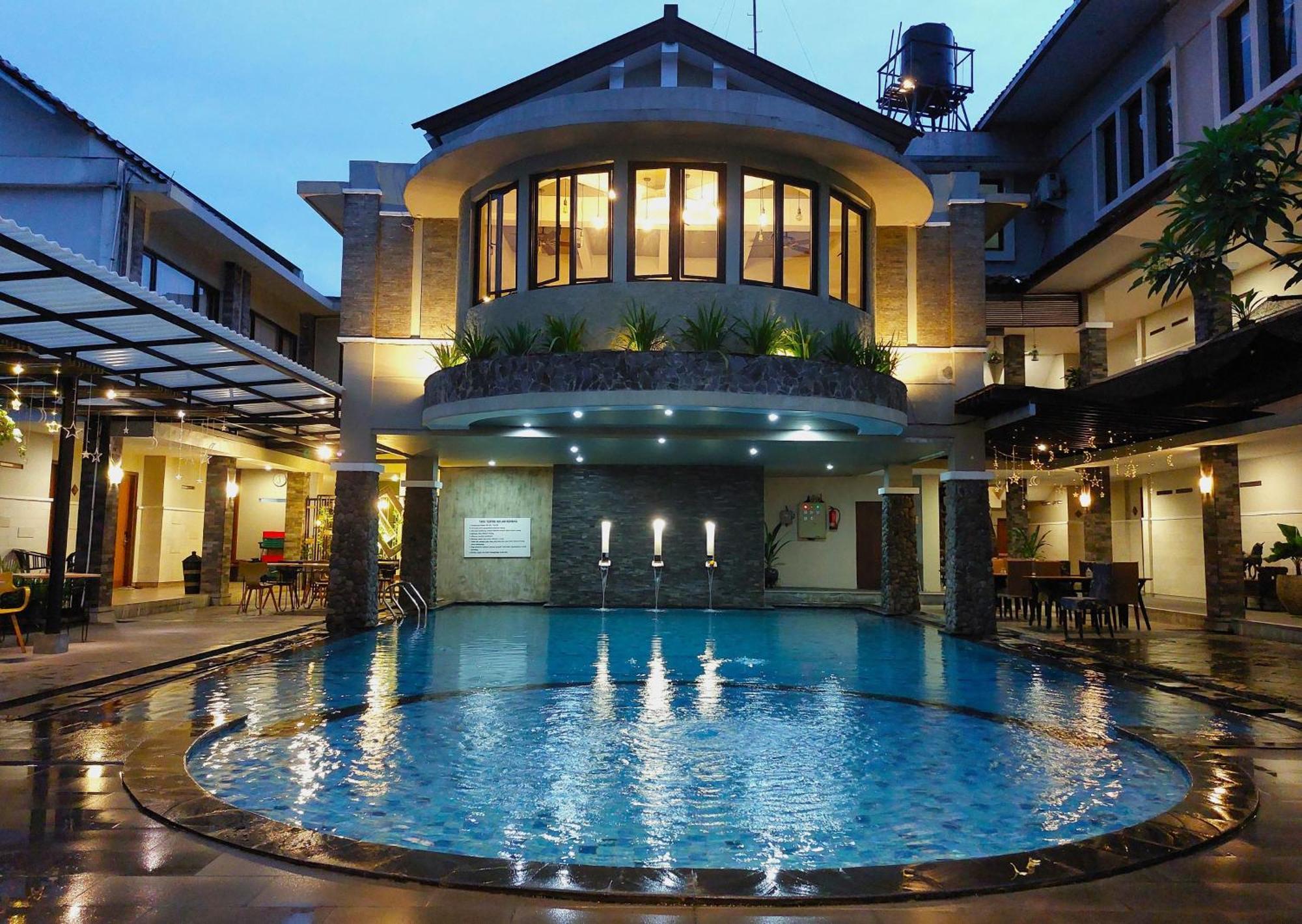 Hotel Sriti Magelang Exterior photo